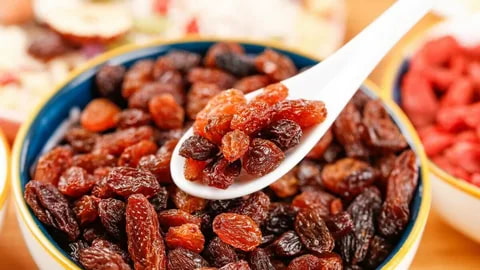 تصویر 1 از مویز سرخ هسته دار با دانه های درشت و شیرین